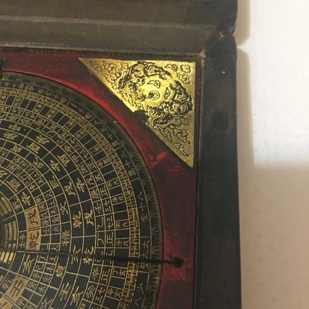 Chinese Compass Feng Shui Box Brass‎ Metal Clasp and Accents Read Description